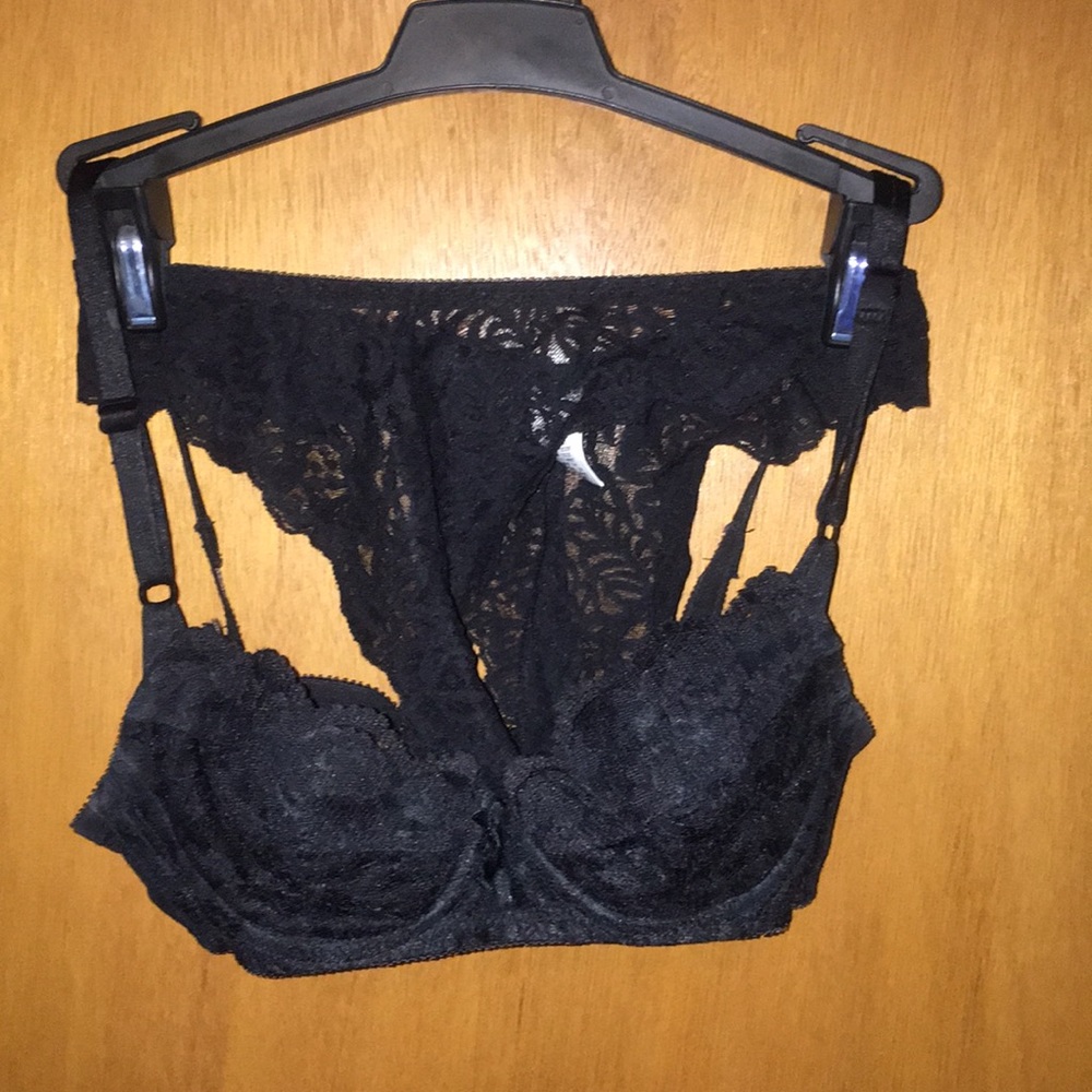 Never worn black lace 34A